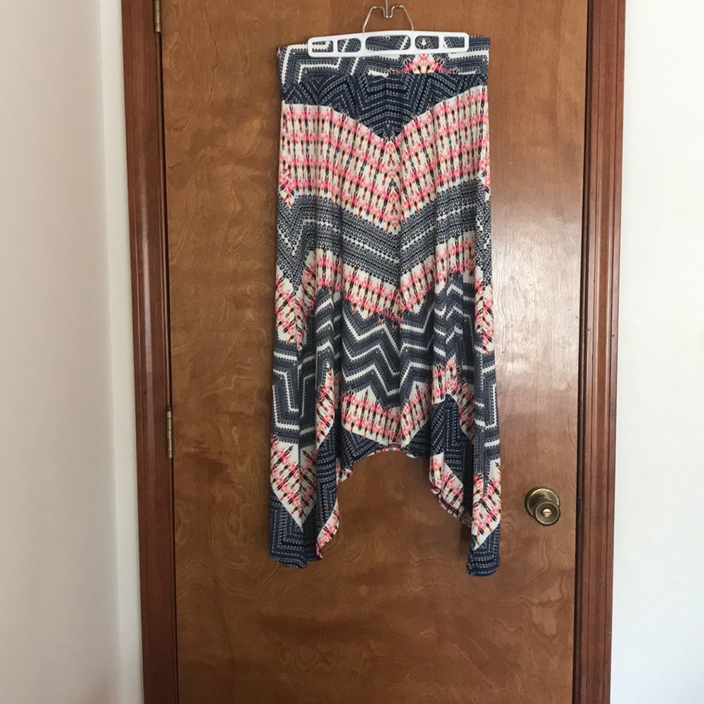 Very cute mid-length skirt.
